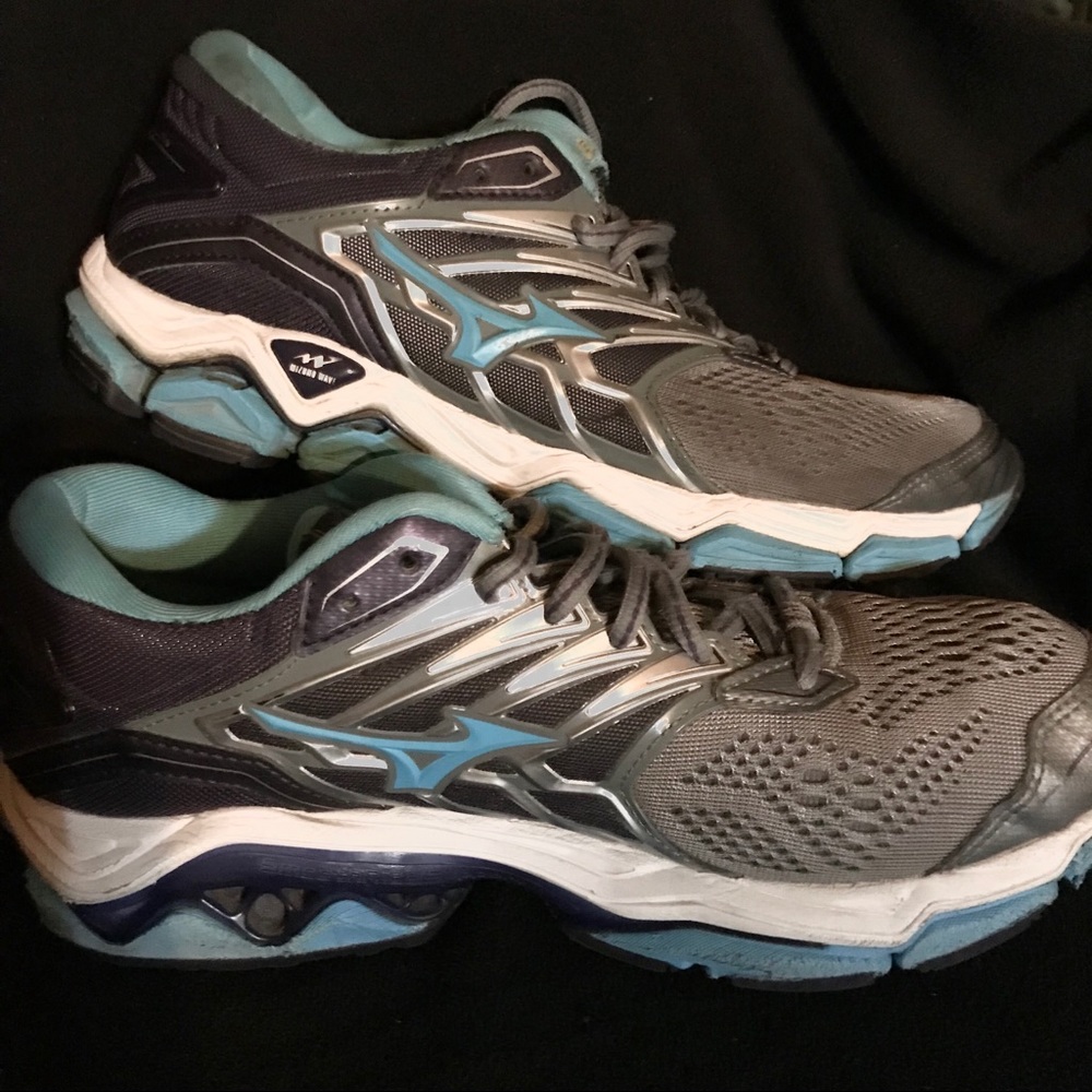 Mizuno Wave Horizon Running Shoes